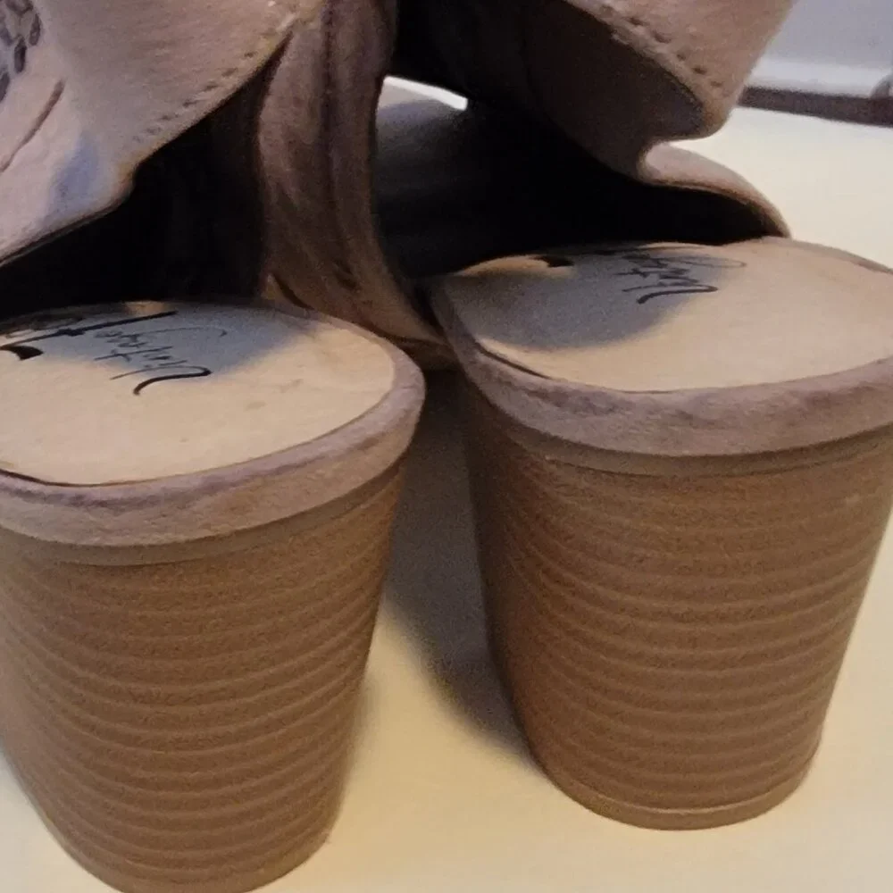Vintage 7 Eight Peep Wendi Toe Taupe Booties
